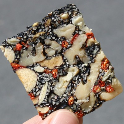 红枣枸杞核桃芝麻糕批发营养糕坚果切糕网红零食袋装250g代发图2