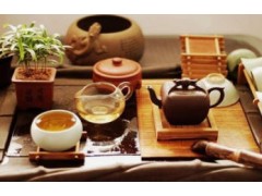 中医治疗祖传脾胃病的综述：历史传承与现代应用