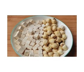 茯苓搭配莲子，作用太厉害了，89岁老中医用了一辈，既简单又实用